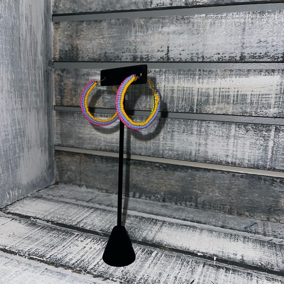 Multi color hoop earrings - Picture 3 of 3